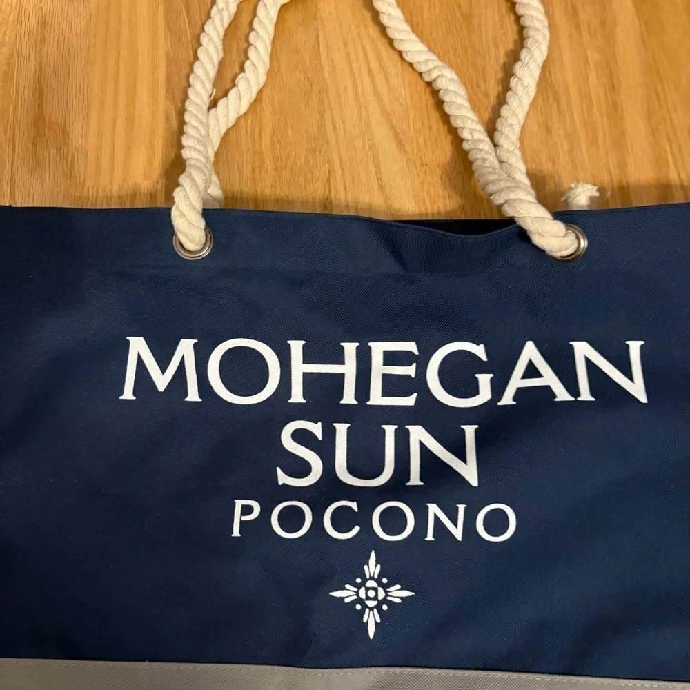 Mohegan Sun Casino Pocono Pennsylvania Navy Blue Tote Bag Rope Handle Cruise